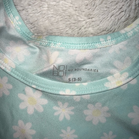 Bundle of 7 tank tops - Picture 7 of 8